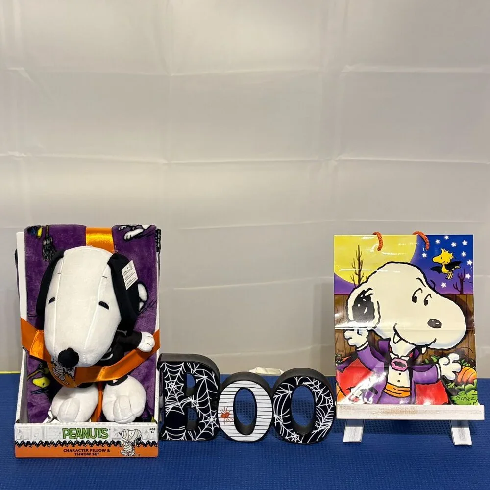 Peanuts Spooky Snoopy Pillow & 40